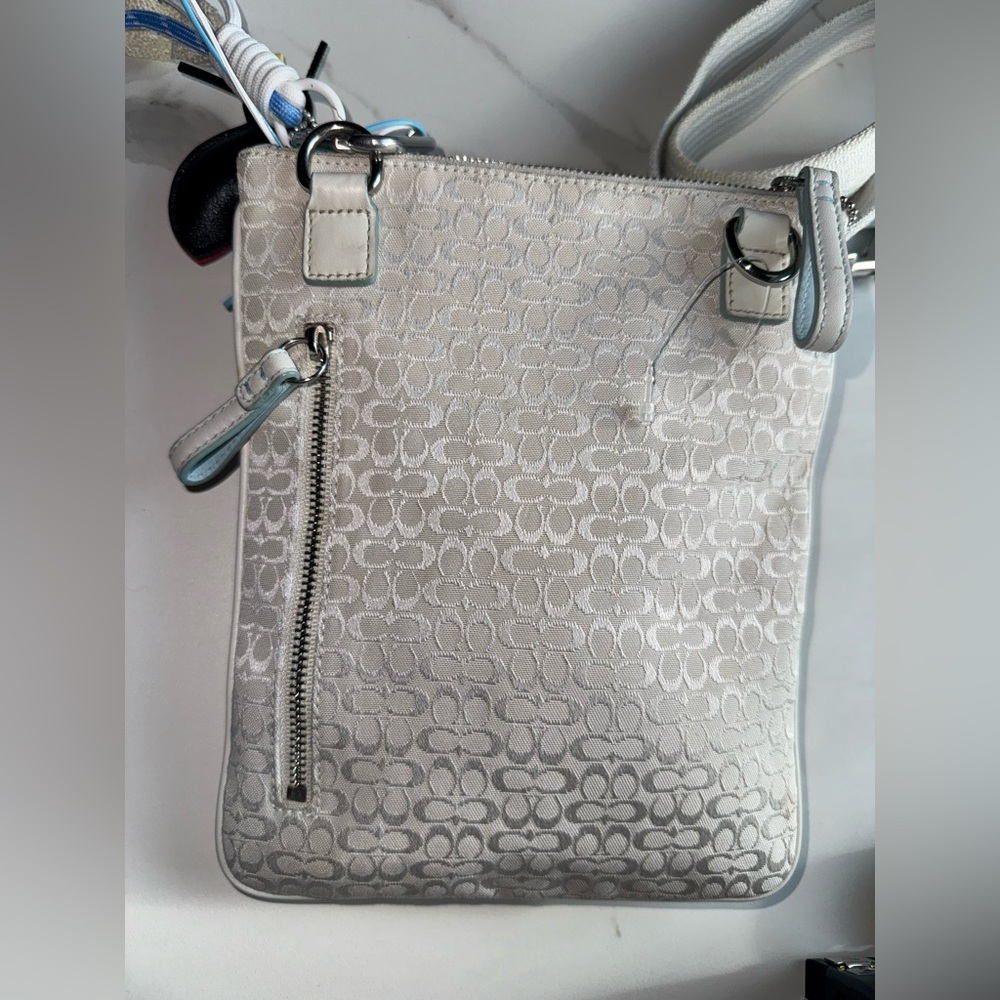 Coach Ivory Floral Bumble Bee ๐ Crossbody Purse F10872 - Picture 2 of 5